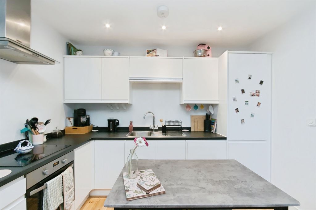 Property photo 2 of 5 Kitchen