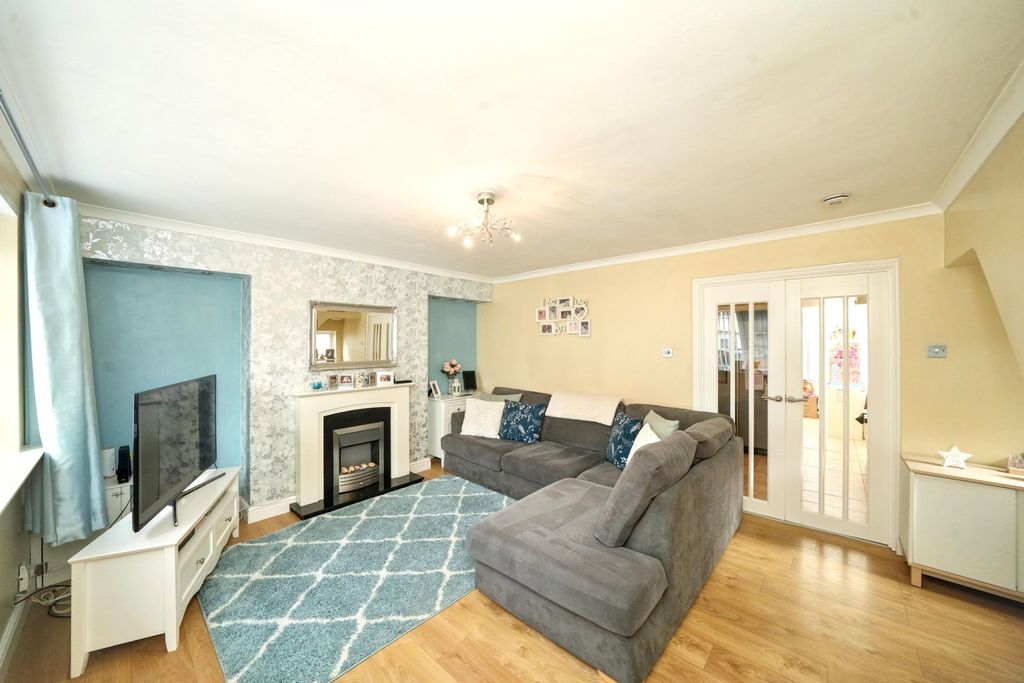 Property photo 3 of 48
