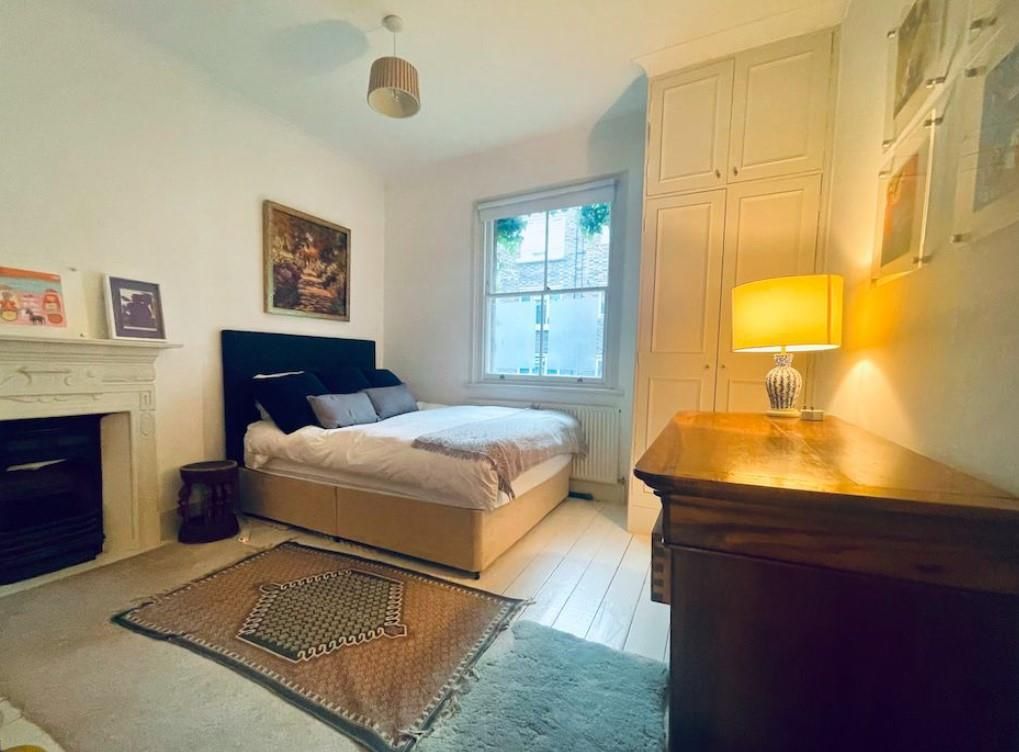 Property photo 3 of 10 72 Addison Gardens - Bedroom 3.Jpg