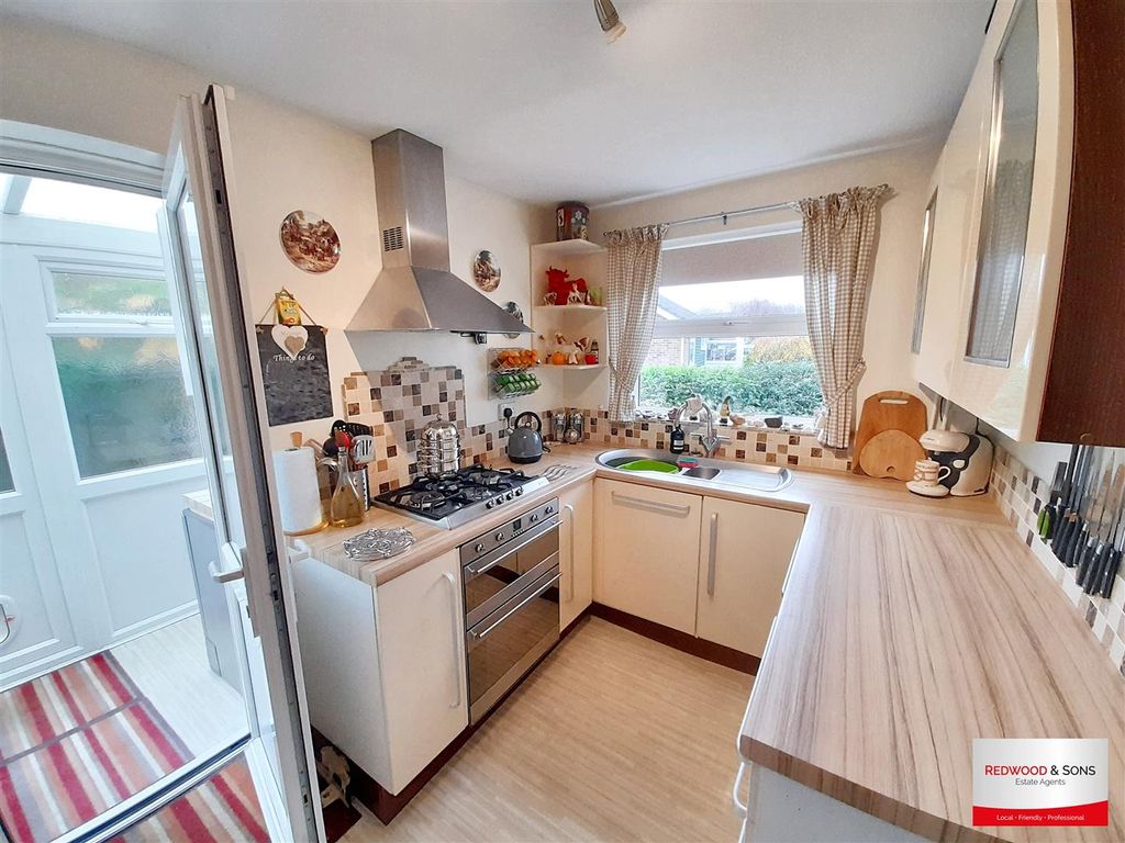 Property photo 3 of 25 Kitchen