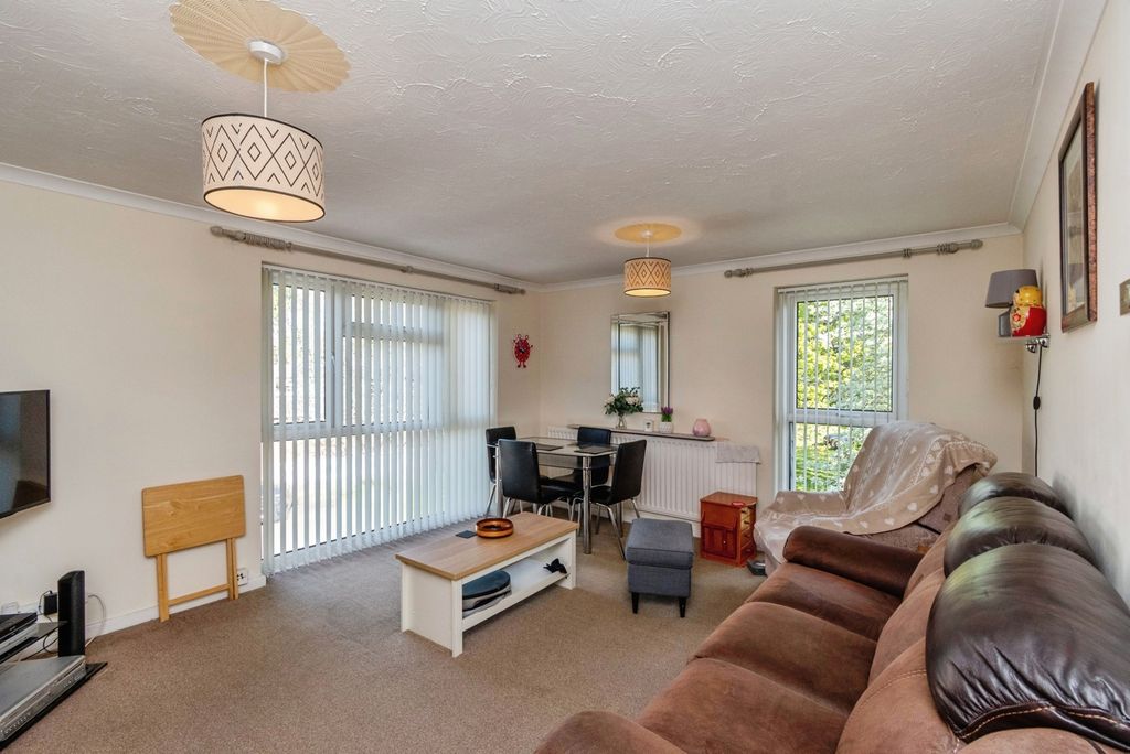 Property photo 2 of 14 Lounge