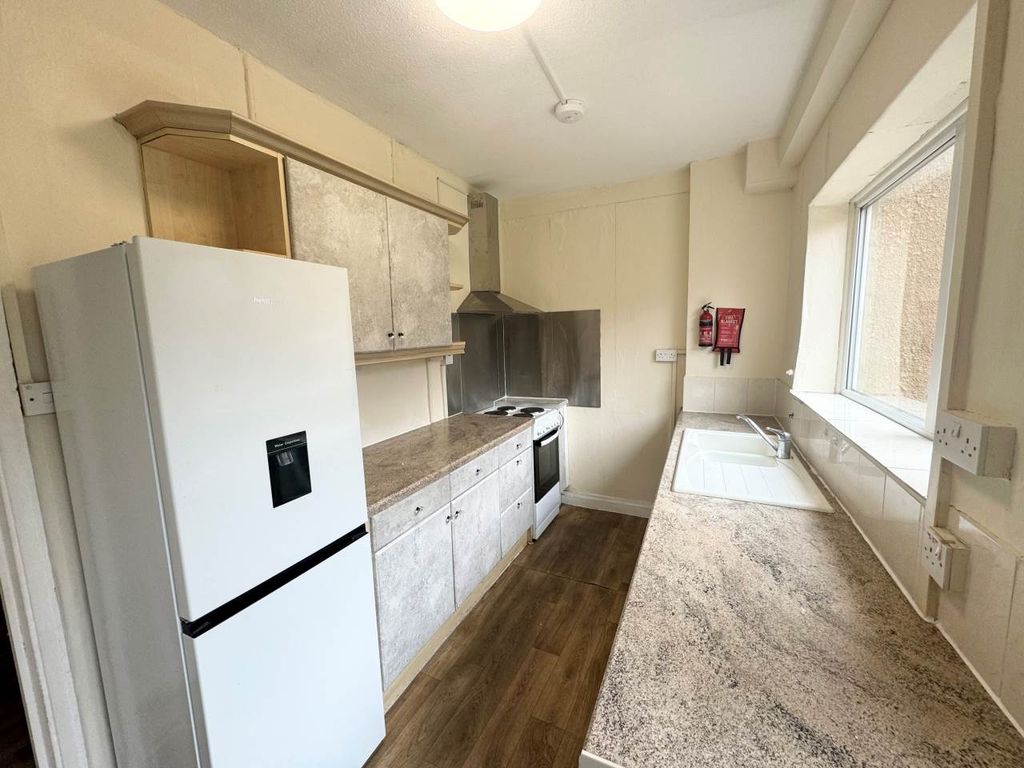 Property photo 3 of 7 Kitchen