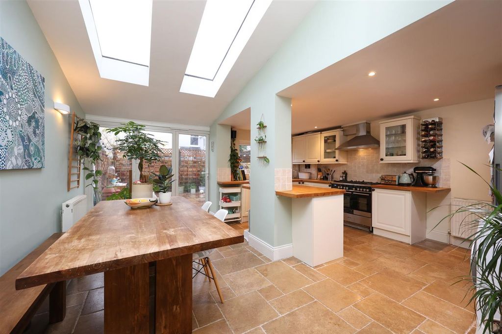 Property photo 2 of 29