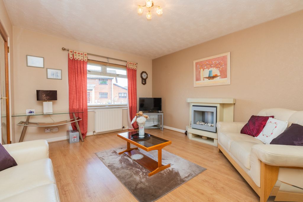 Property photo 3 of 22 24 Whitesbridge Avenue Pa3 3Bs-16