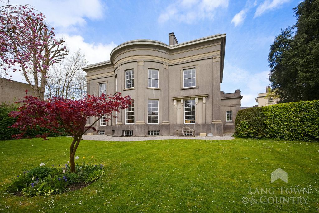 Property photo 1 of 79