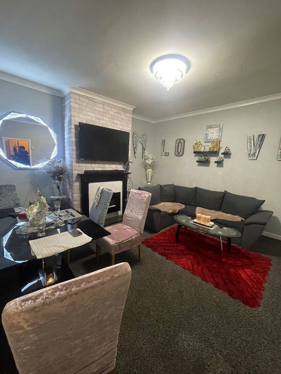 Property photo 2 of 10 Living Room