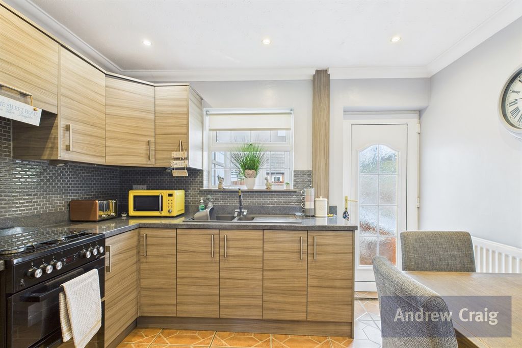Property photo 3 of 15 Kitchen Diner