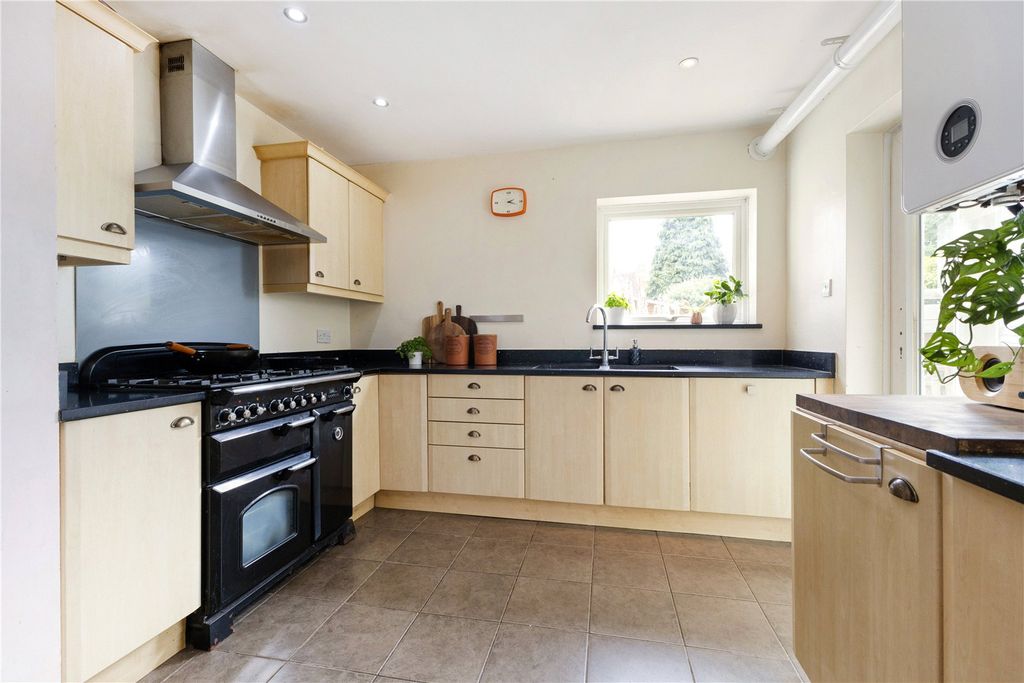 Property photo 3 of 20 Kitchen