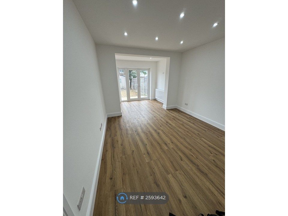 Property photo 1 of 13 Living/Dining Room