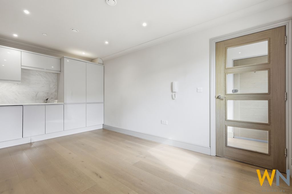 Property photo 3 of 8 Photo 8