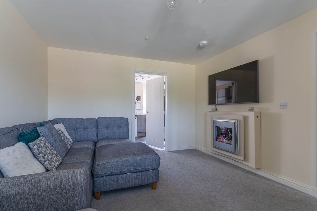 Property photo 3 of 25