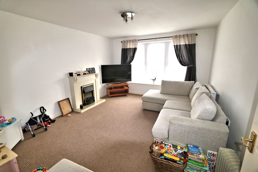 Property photo 2 of 12