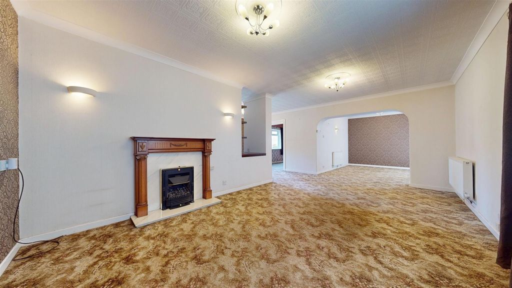 Property photo 2 of 27 Burrows Lane - Reception Room