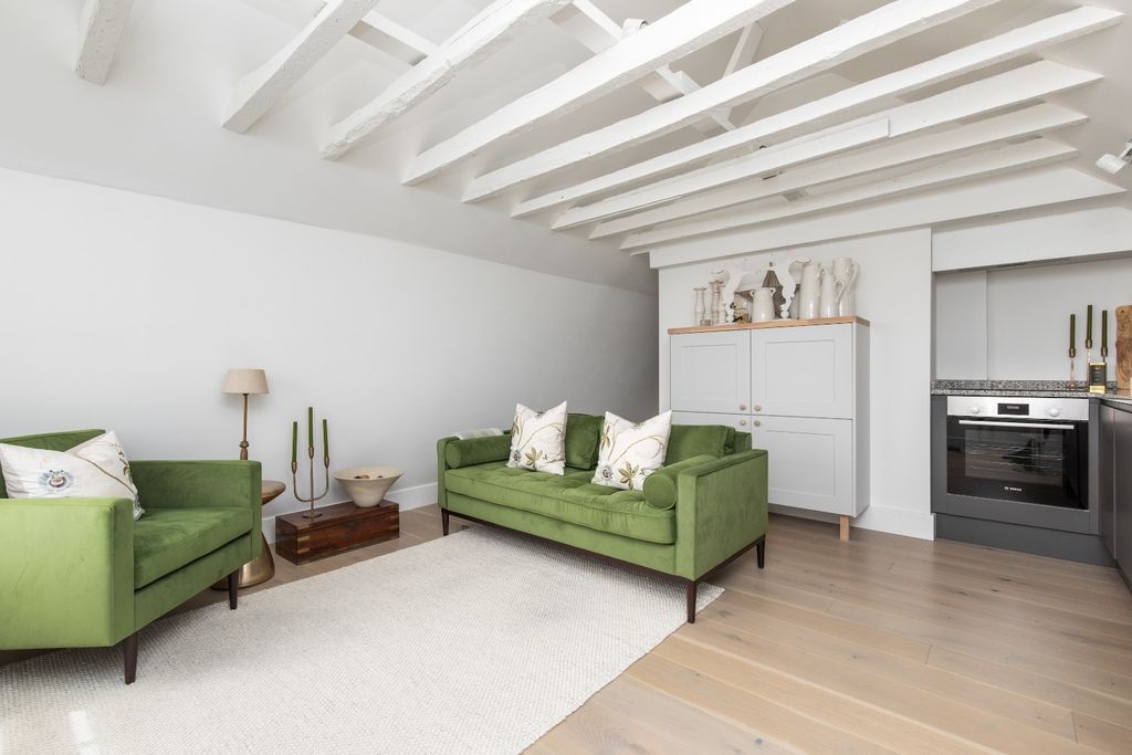Property photo 2 of 17 5174084