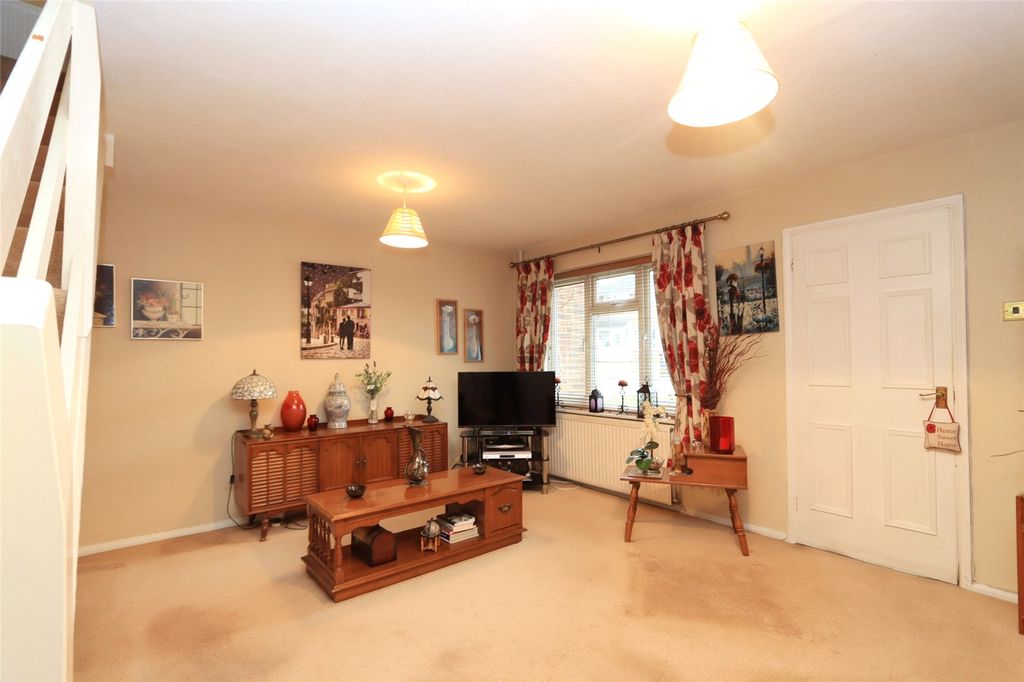 Property photo 2 of 10 Living Room