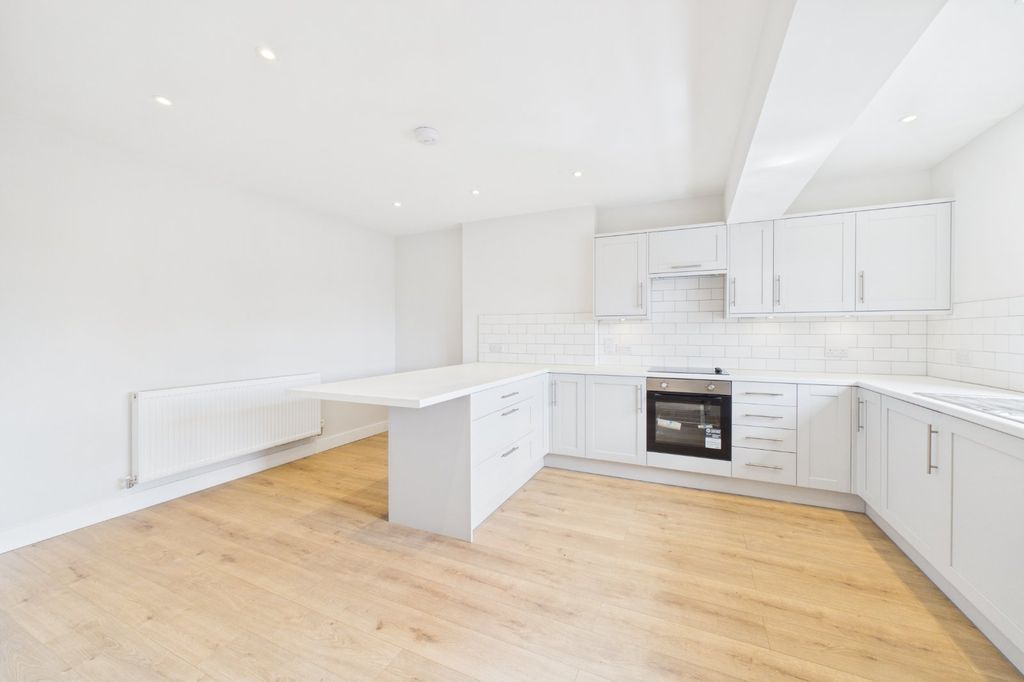 Property photo 2 of 14 Picture No. 04