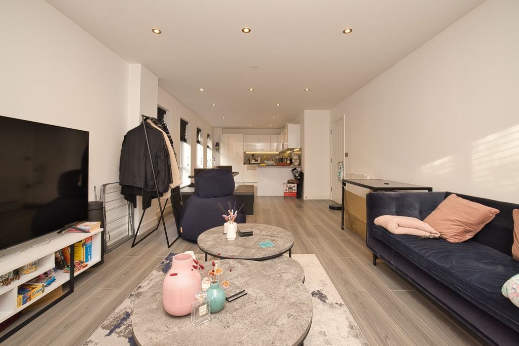 Property photo 2 of 8 Picture 2