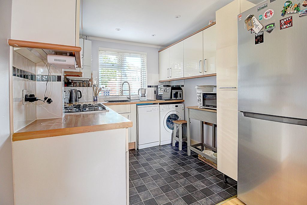Property photo 2 of 14 Kitchen