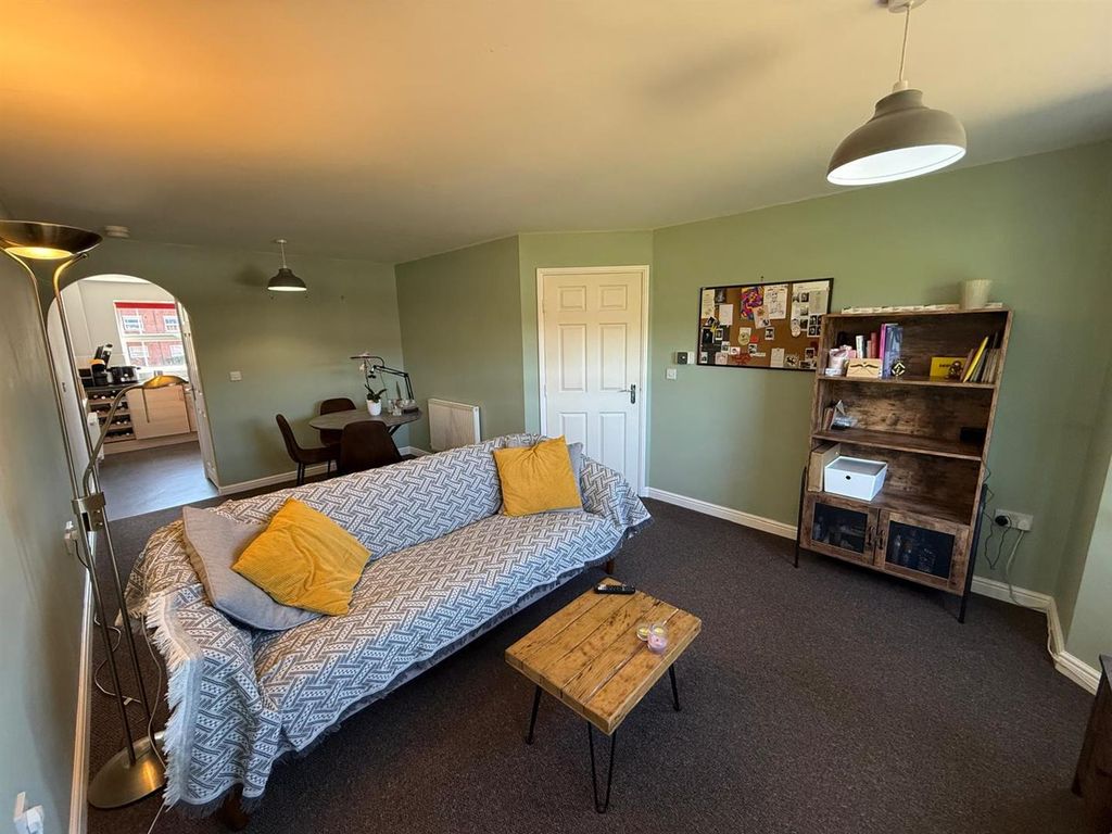 Property photo 2 of 19