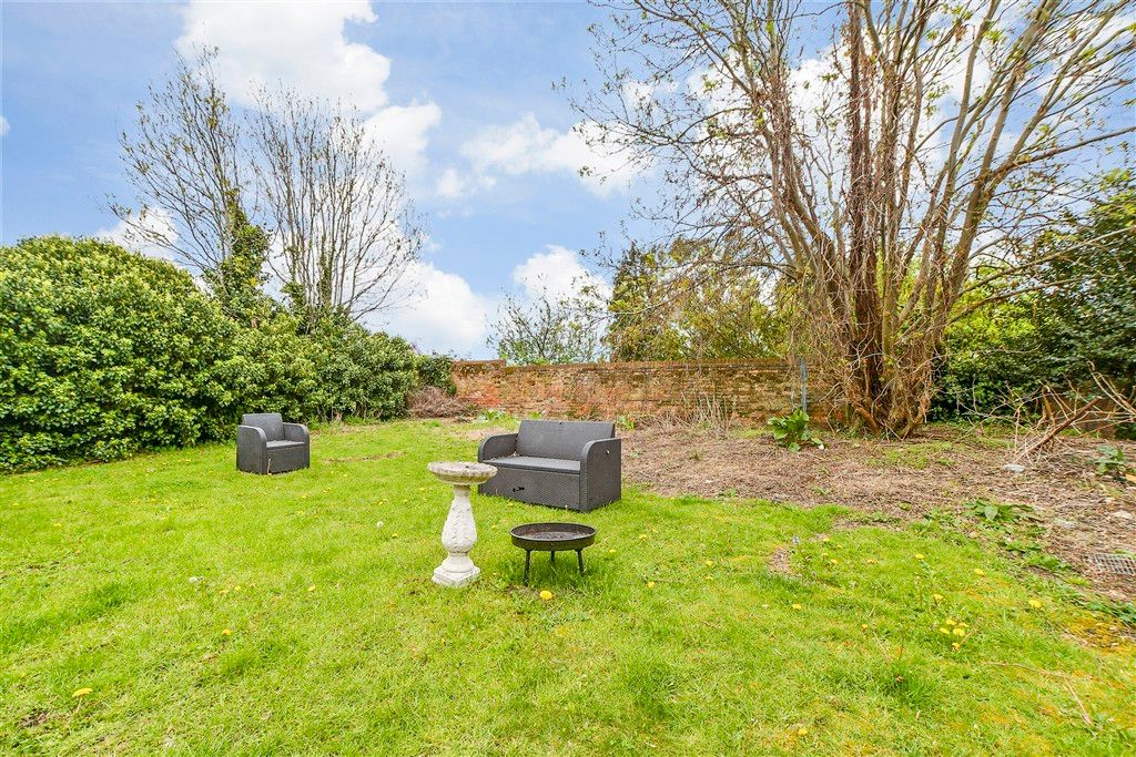 Property photo 3 of 14 Communal Gardens
