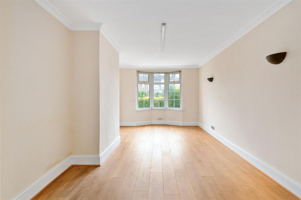 Property photo 3 of 12 Furness Road