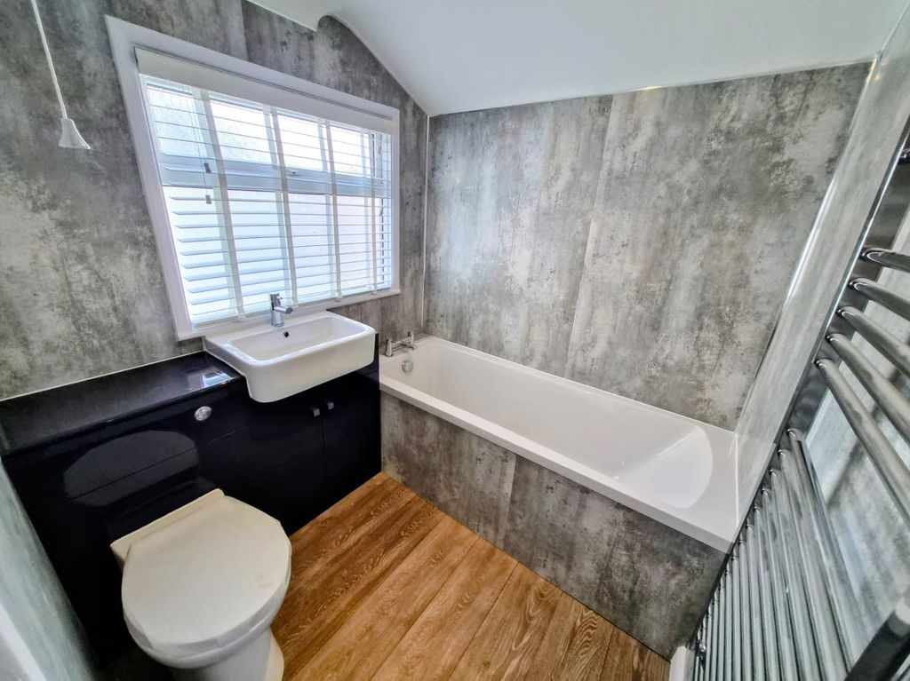 Property photo 3 of 14 1000063504