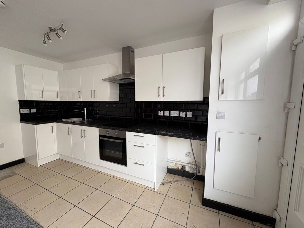 Property photo 1 of 2