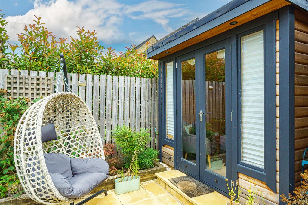 Property photo 2 of 22 Office Pod
