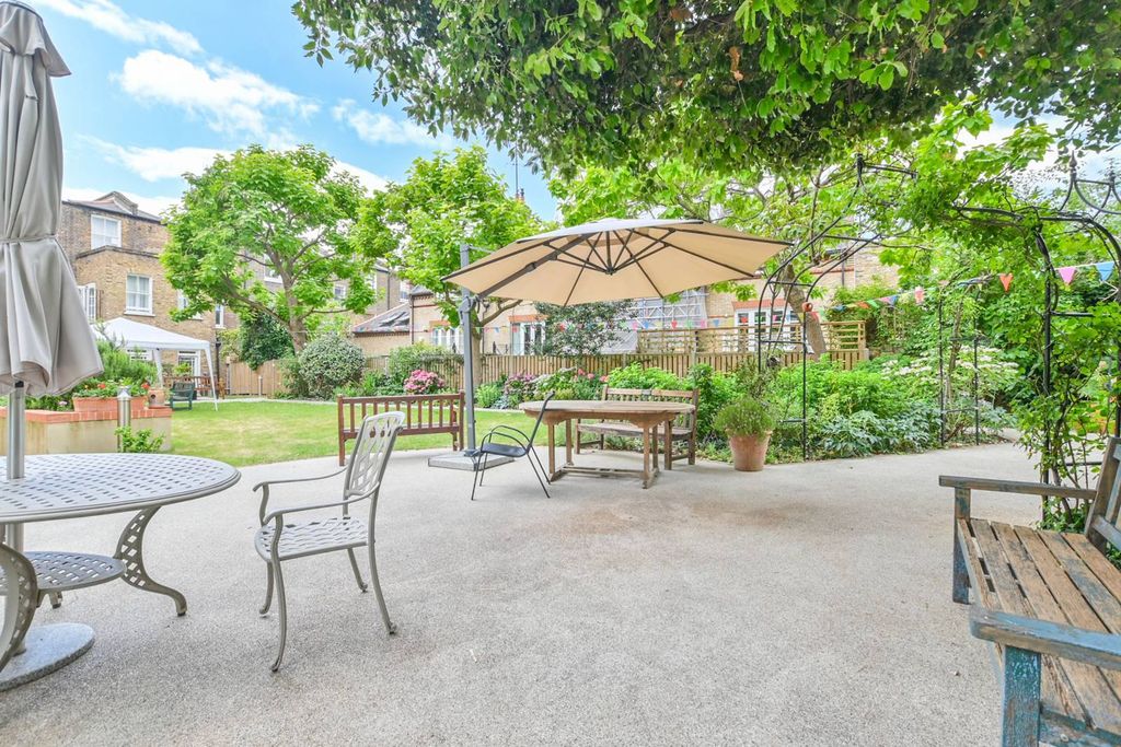 Property photo 2 of 12