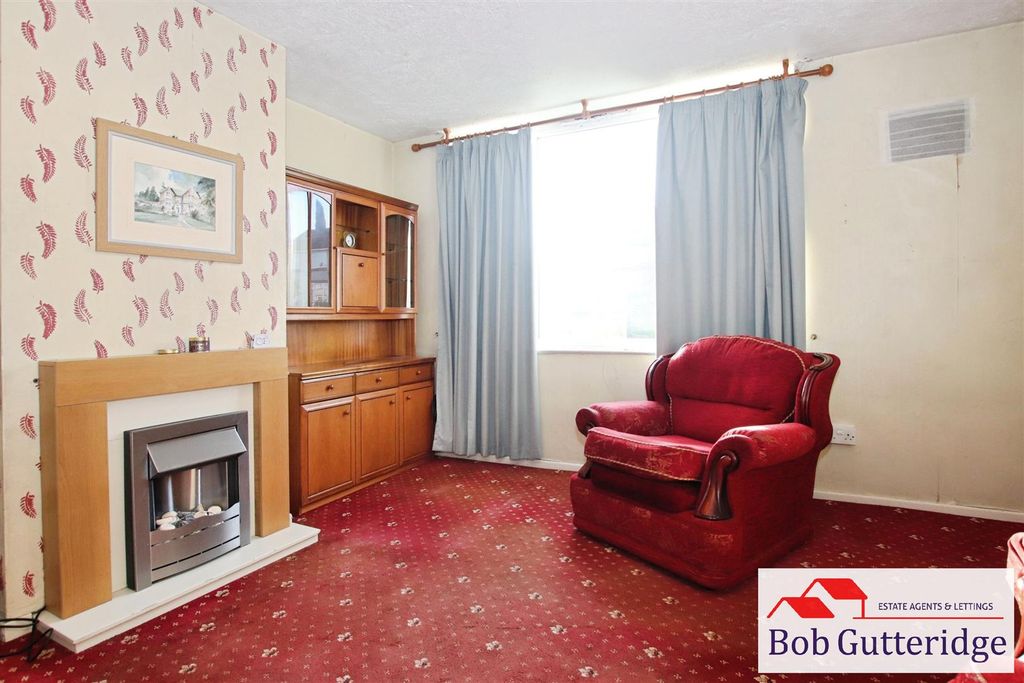 Property photo 3 of 27 Lounge