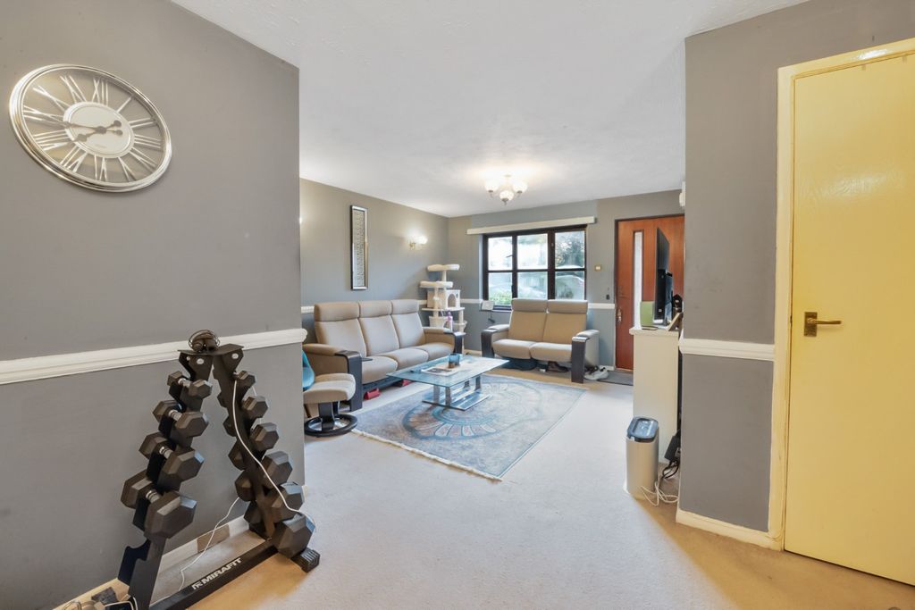 Property photo 3 of 11 4695782