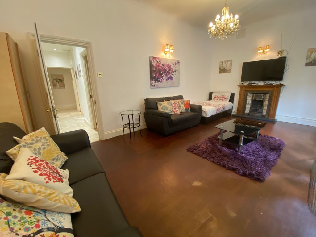 Property photo 3 of 11 Living Room