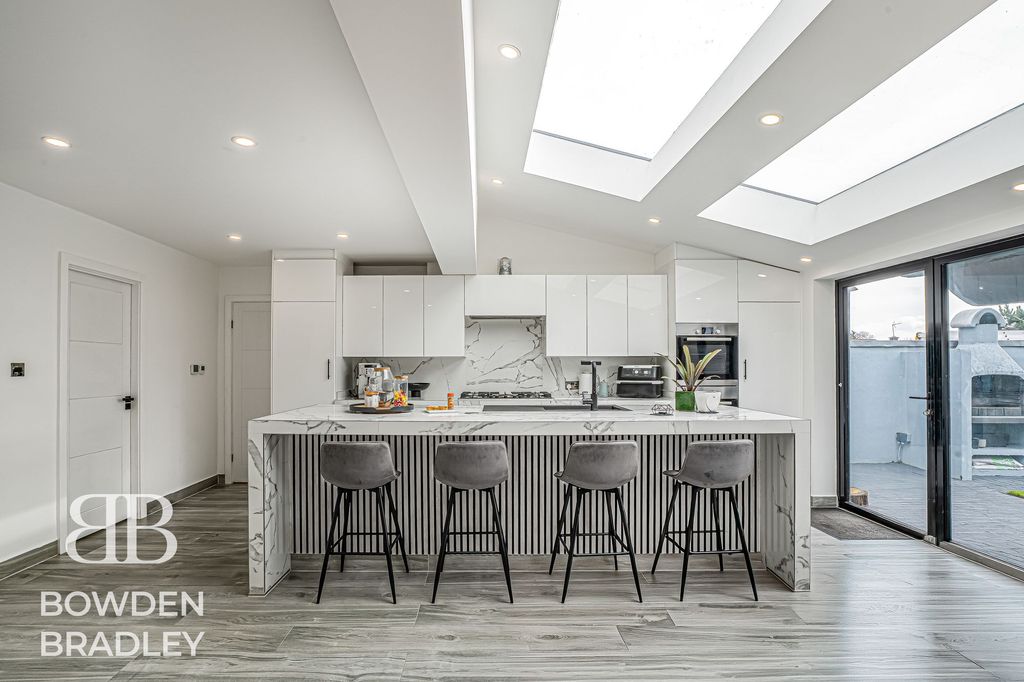 Property photo 2 of 29