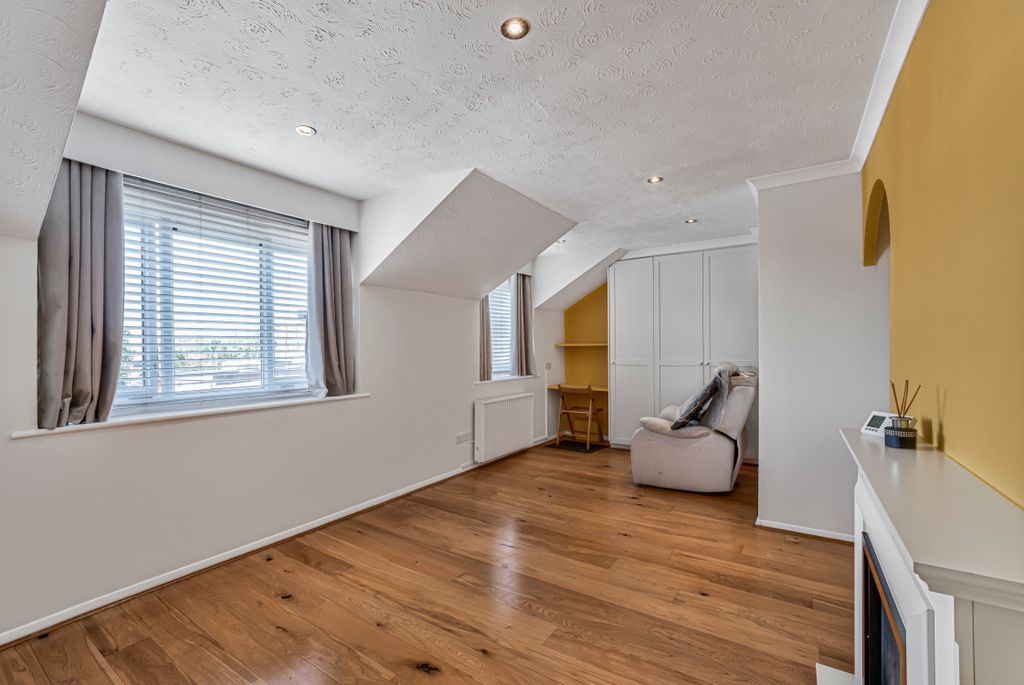 Property photo 2 of 7 Flat_17__Carisbrooke_Court-14