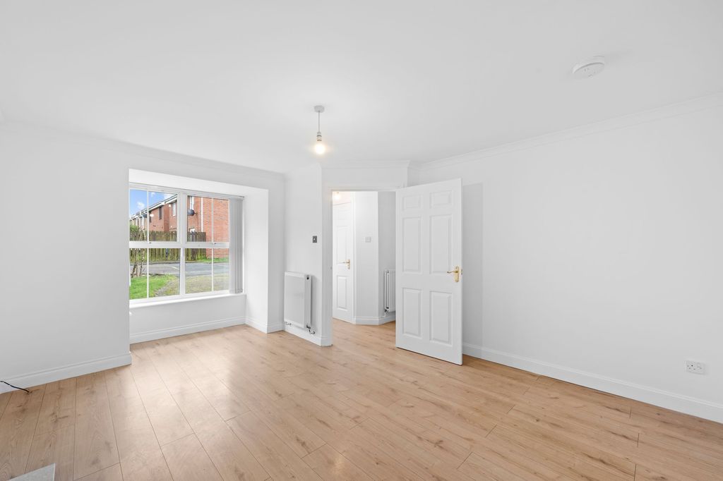 Property photo 2 of 32