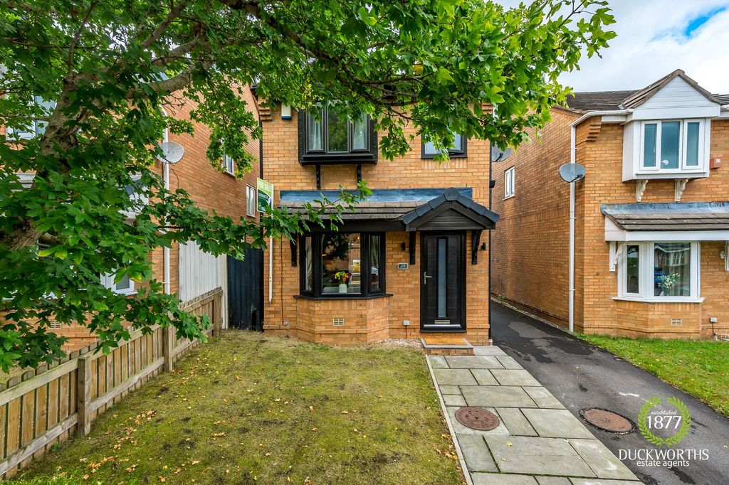 Property photo 1 of 32
