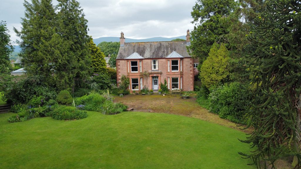 Property photo 1 of 110