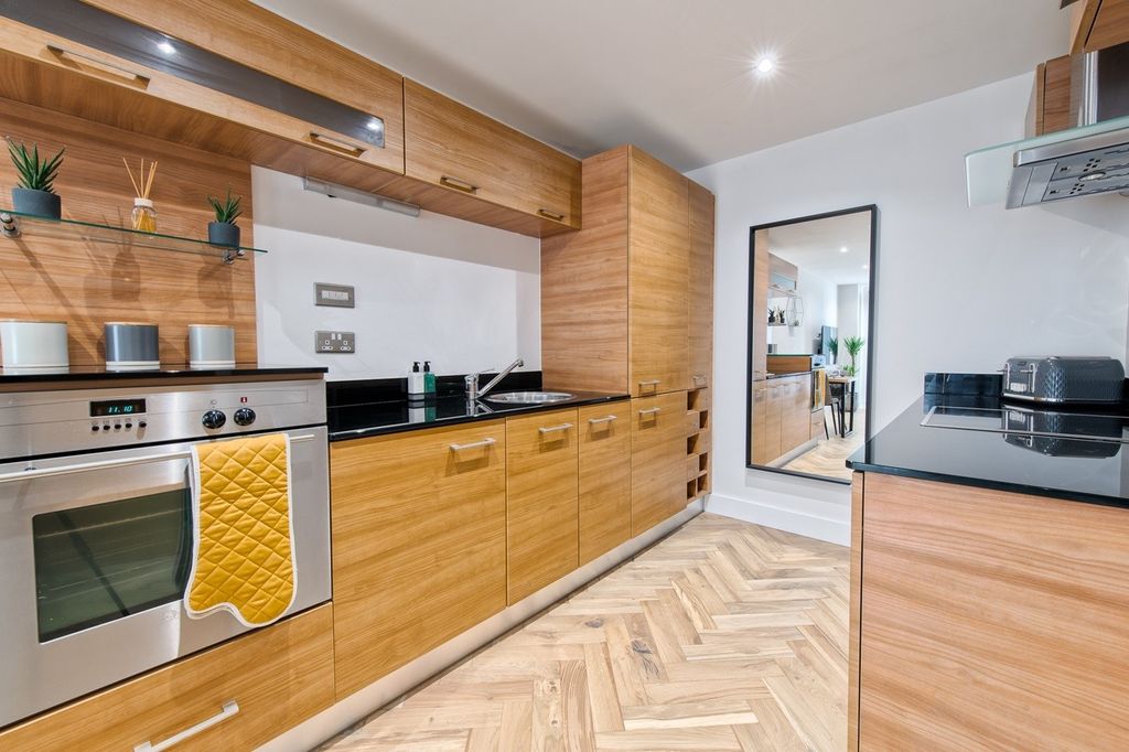 Property photo 1 of 4 3 Bed Flat To Rent Dillwyn Cl, London Se26