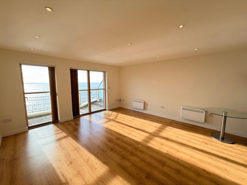 Property photo 2 of 12 Lounge