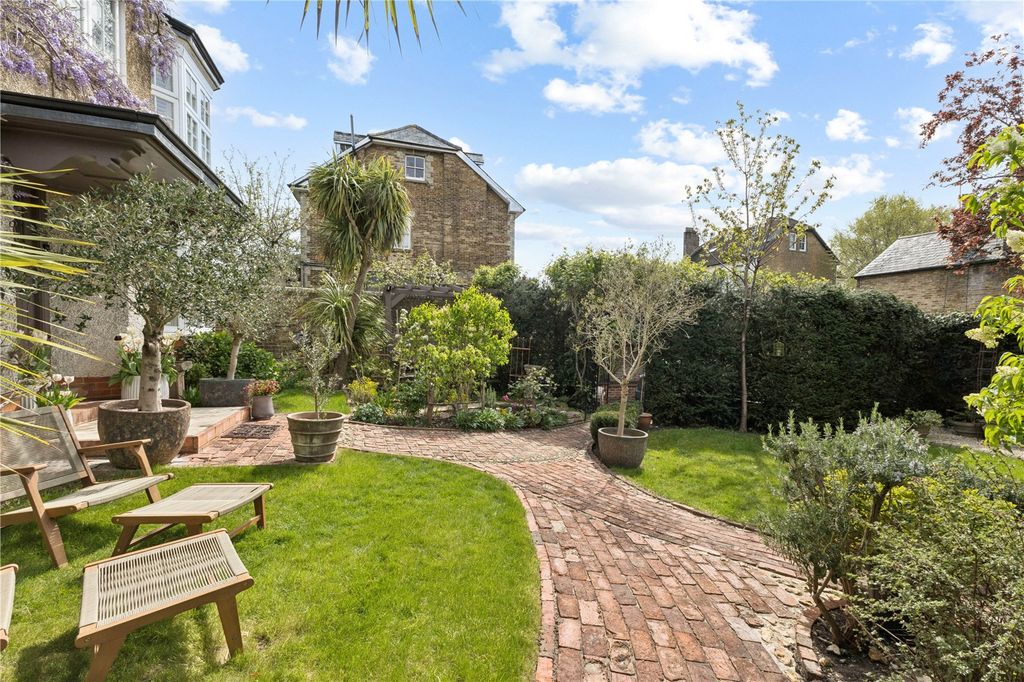 Property photo 3 of 22 Garden