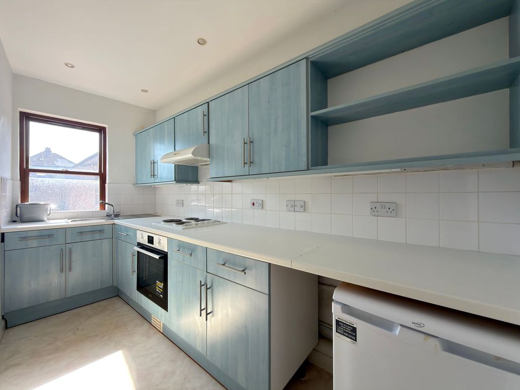 Property photo 2 of 11 Kitchen (1)