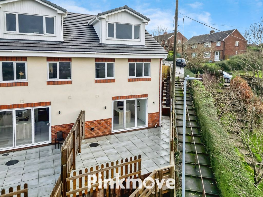 Property photo 2 of 32