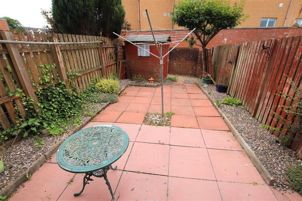 Property photo 3 of 13 Garden