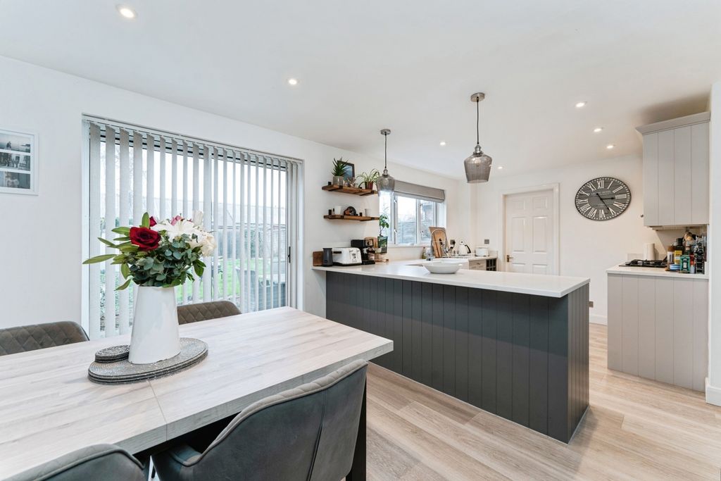 Property photo 3 of 24 Pbox-Img.Jpg