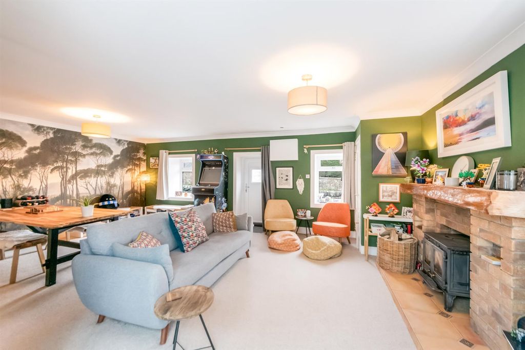 Property photo 2 of 34 Lounge/Diner