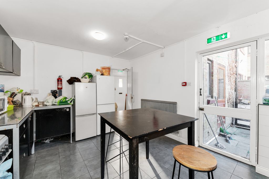 Property photo 3 of 9 5 Elsworth Place, Cambridge (1).Jpg