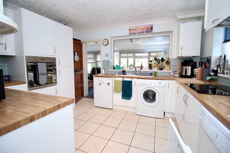 Property photo 2 of 16 Kitchen
