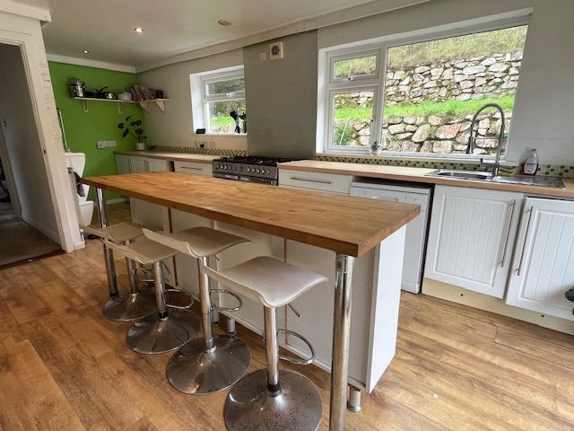 Property photo 3 of 31 Kitchen