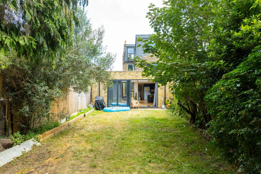 Property photo 2 of 20