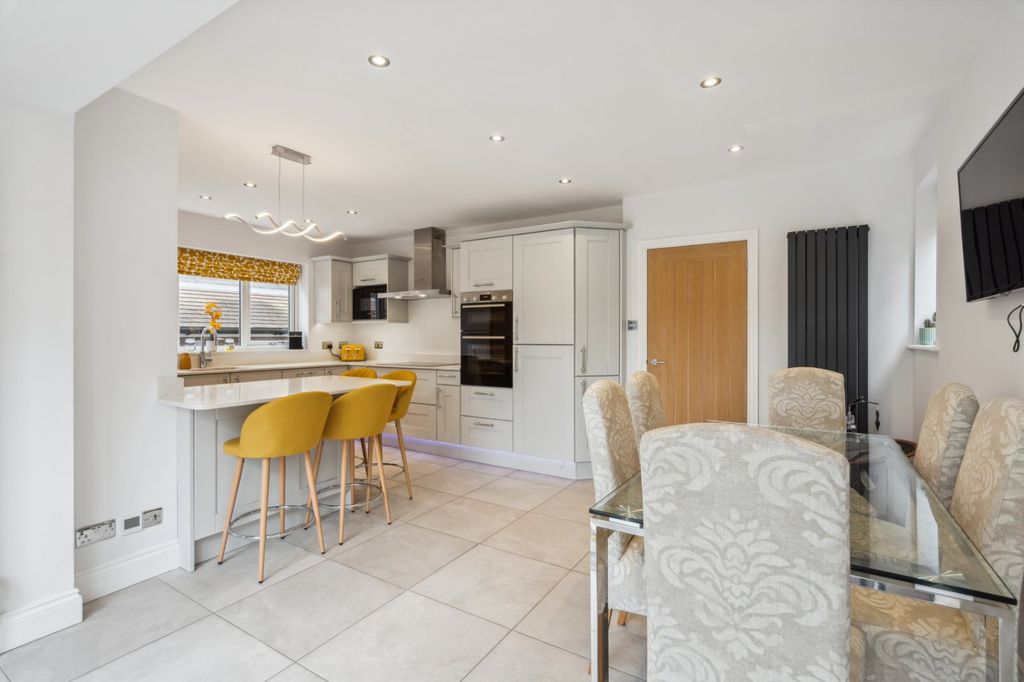 Property photo 2 of 18 Kitchen